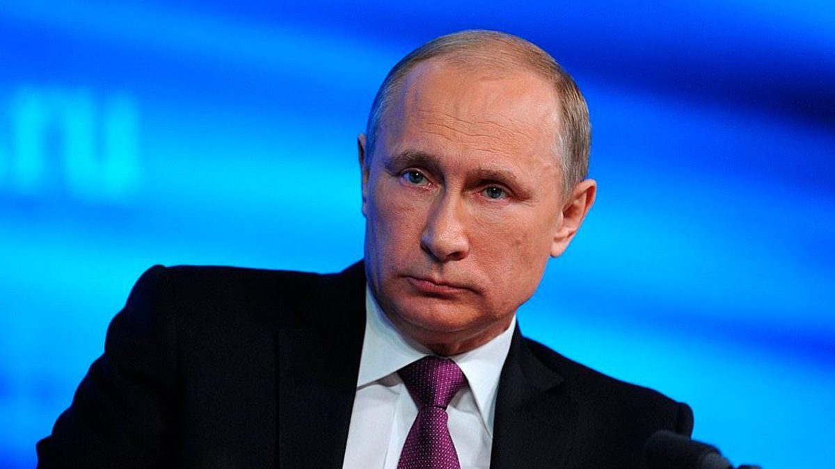 Путин поручил определить единого оператора по цифровизации школ и избиркомов