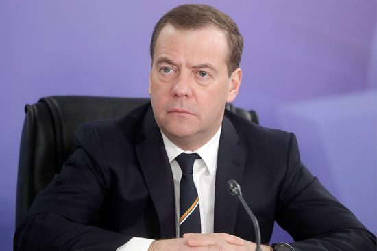 Медведев обсудит с регионами реализацию нацпроектов