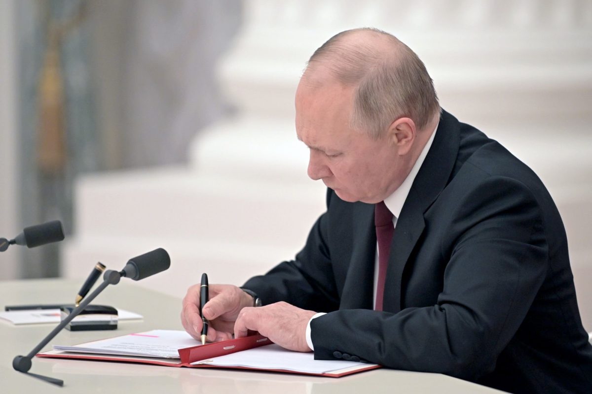 Путин подписал закон о госзакупках под санкциями