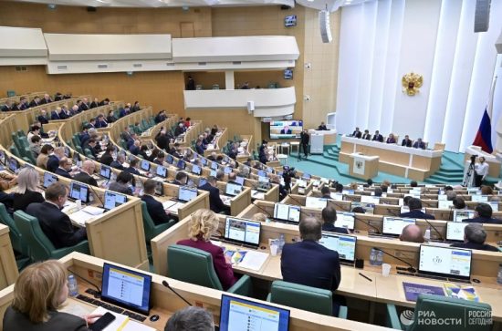 Совет Федерации одобрил закон об упрощении процедуры госзакупок